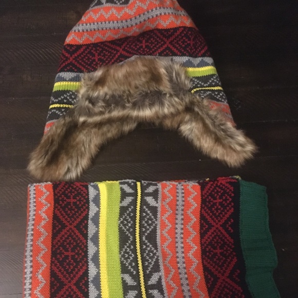 Gap Kids Fair Isle Hat and Scarf Set - Picture 2 of 3
